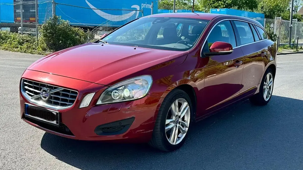 Gebraucht Volvo V60 Momentum 150 PS (110 kW) 2012 Rot Kombi