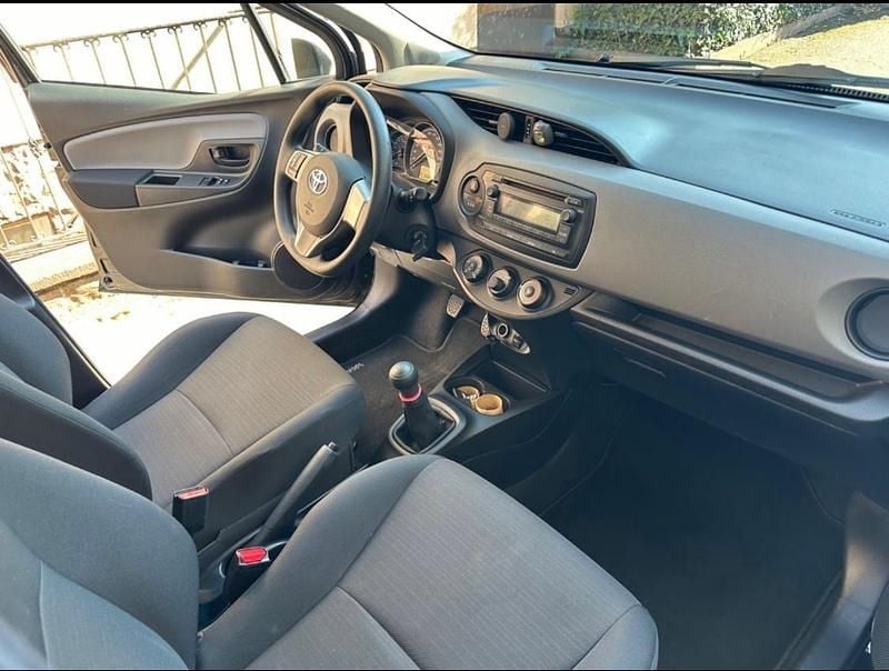 Schwarz Gebraucht 2014 Toyota Yaris Limousine | 6.700 € (Guter Preis) - Bild 1/4