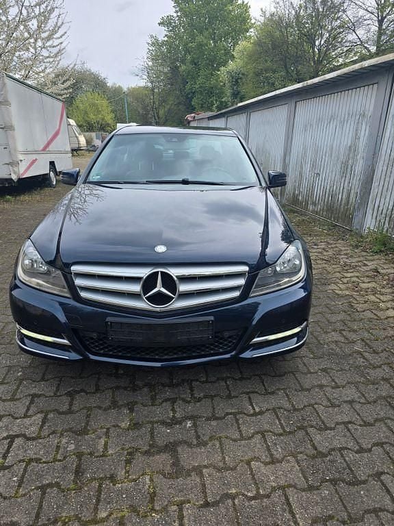 Gebraucht Mercedes C350 Elegance 306 PS (225 kW) 2011 Blau Limousine