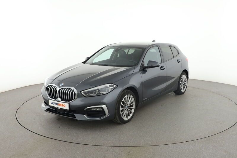 Grau Gebraucht 2019 BMW 120 Luxury Line Kleinwagen | 24.200 € (Fairer Preis) - Bild 1/4