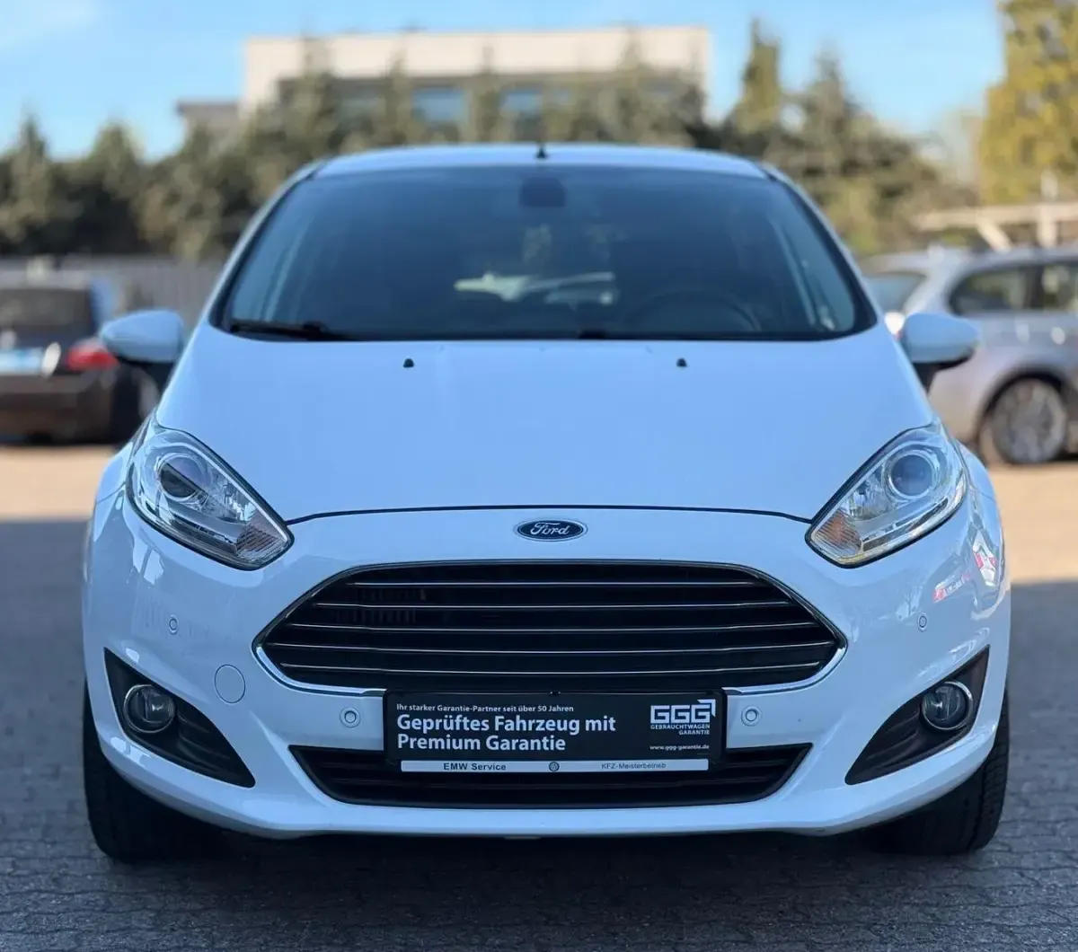 Gebraucht Ford Fiesta Titanium 101 PS (74 kW) 2014 Weiß Kleinwagen