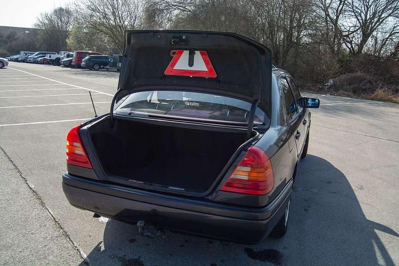 Gebraucht Mercedes C180 Classic 122 PS (89 kW) 1995 Grau Limousine