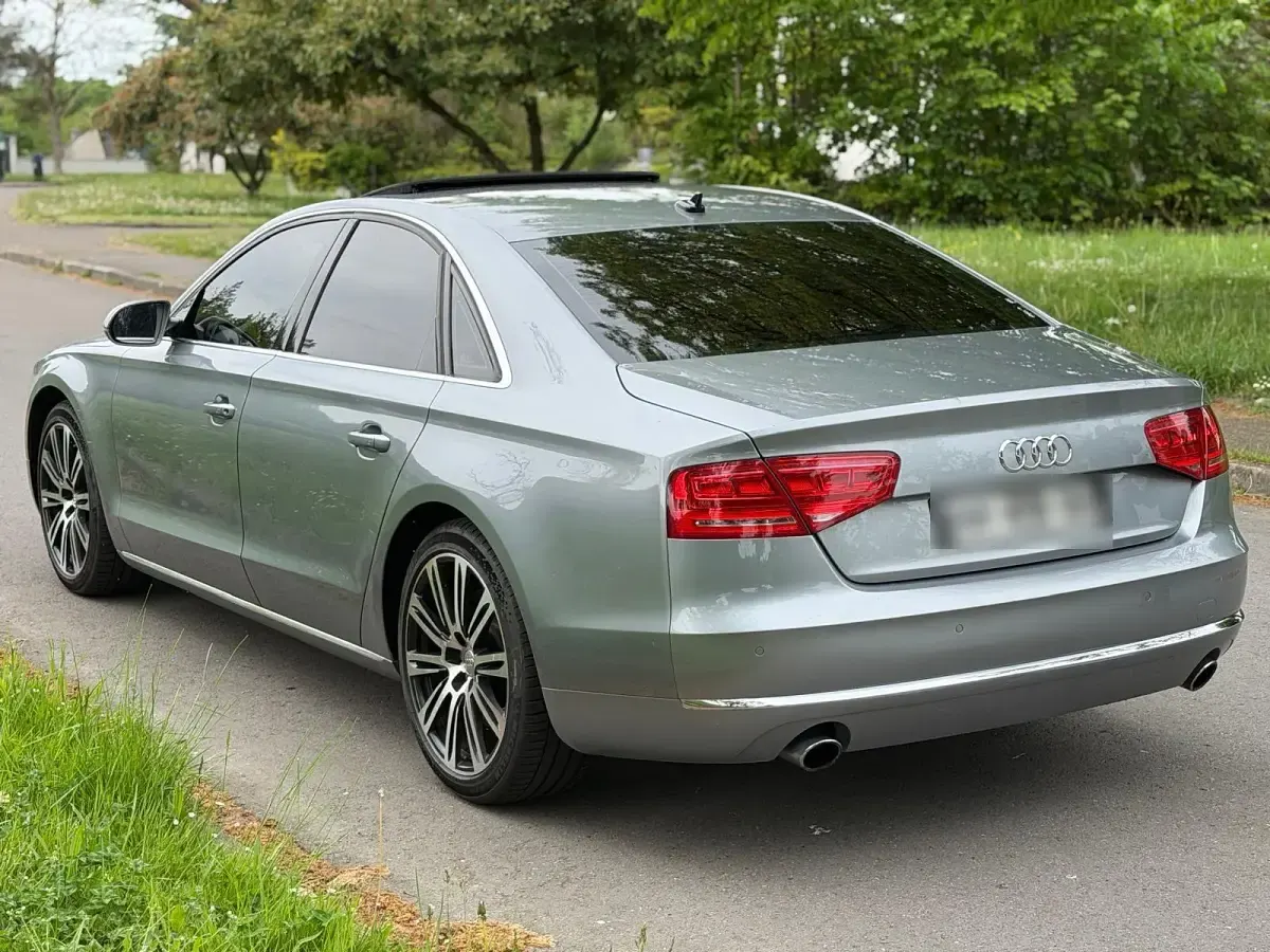 Gebraucht Audi A8 351 PS (258 kW) 2011 Grau Limousine