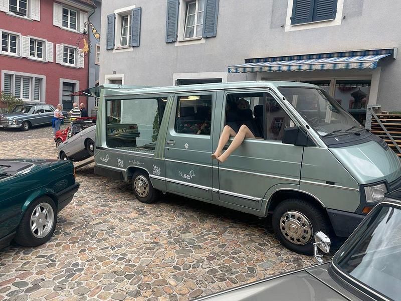 Grün Gebraucht 1990 Renault Trafic Van | 9.999 € - Bild 1/4
