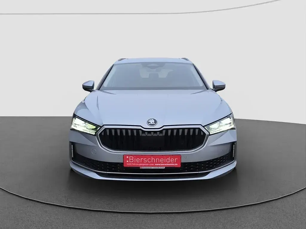 Gebraucht Skoda Superb Selection 265 PS (194 kW) 2025 Pebble silber metallic Kombi