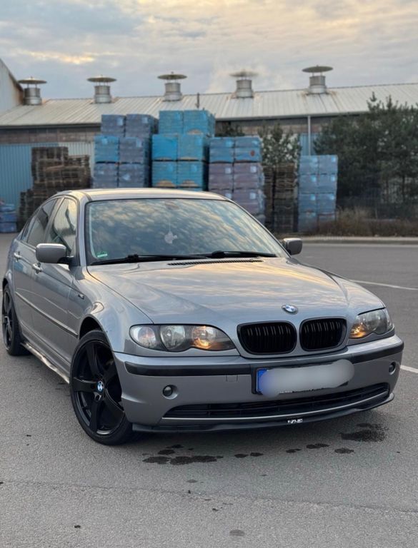 Grau Gebraucht 2004 BMW 318 Limousine | 3.499 € (Etwas zu teuer) - Bild 1/4