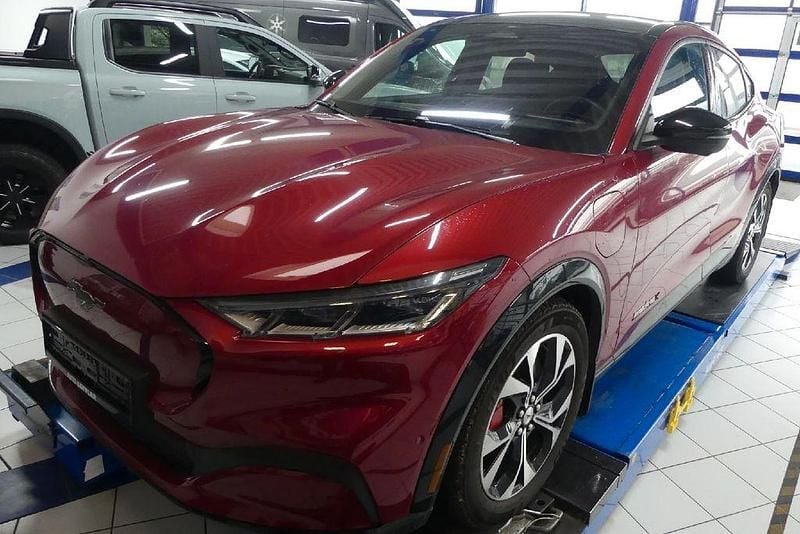 Rot Gebraucht 2023 Ford Mustang Mach-E Premium SUV | 31.999 € (Superpreis) - Bild 1/4