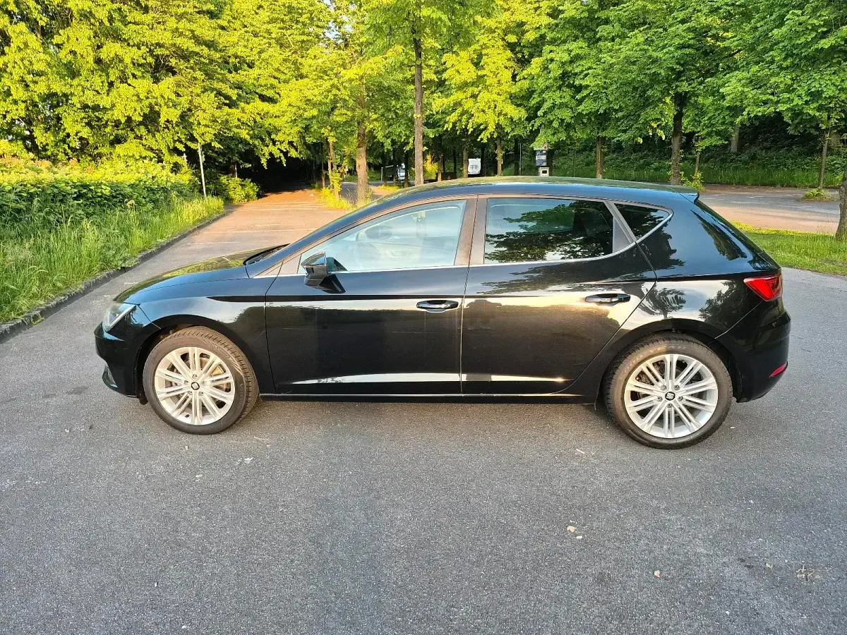 Używany Seat Leon 125 KM (91 kW) 2018 Czarny Hatchback