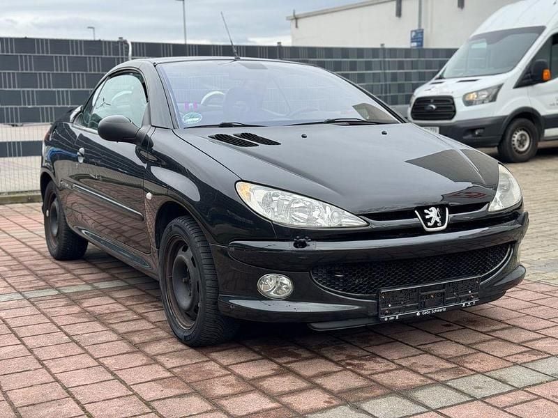 Gebraucht Peugeot 206 CC Platinum 109 PS (80 kW) 2004 Obsidien/metallic Cabrio