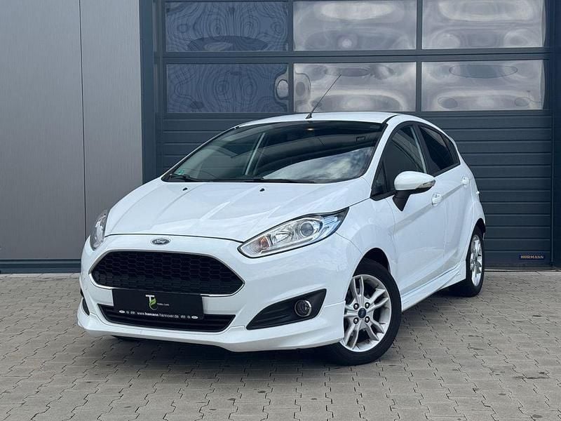 Weiß Gebraucht 2016 Ford Fiesta Cool & Sound Edition Kleinwagen | 6.890 € (Guter Preis) - Bild 1/4