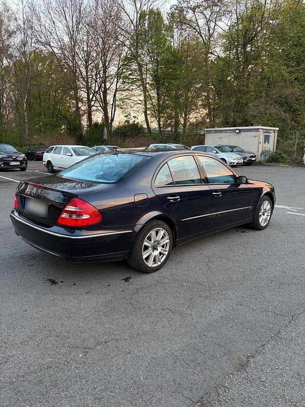 Używany Mercedes E280 190 KM (139 kW) 2005 Niebieski Sedan/Limuzyna