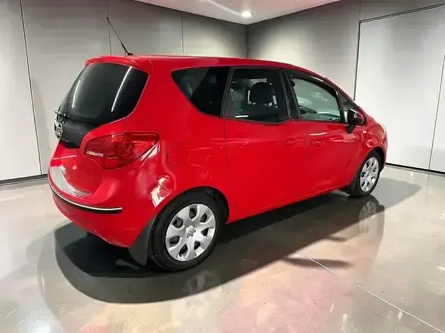 Gebraucht Opel Meriva Edition 101 PS (74 kW) 2010 Magma rot (b) Van / Kleinbus