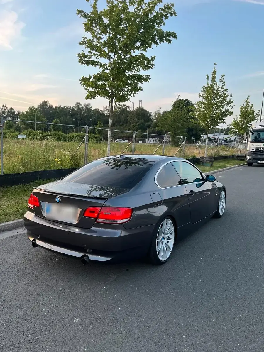 Gebraucht BMW 335 306 PS (225 kW) 2007 Grau Coupé