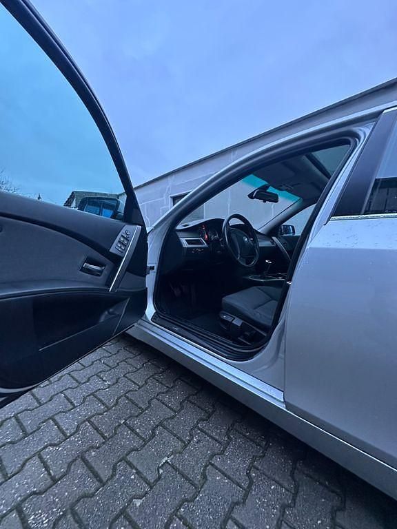 Gebraucht BMW 520 170 PS (125 kW) 2004 Silber Limousine