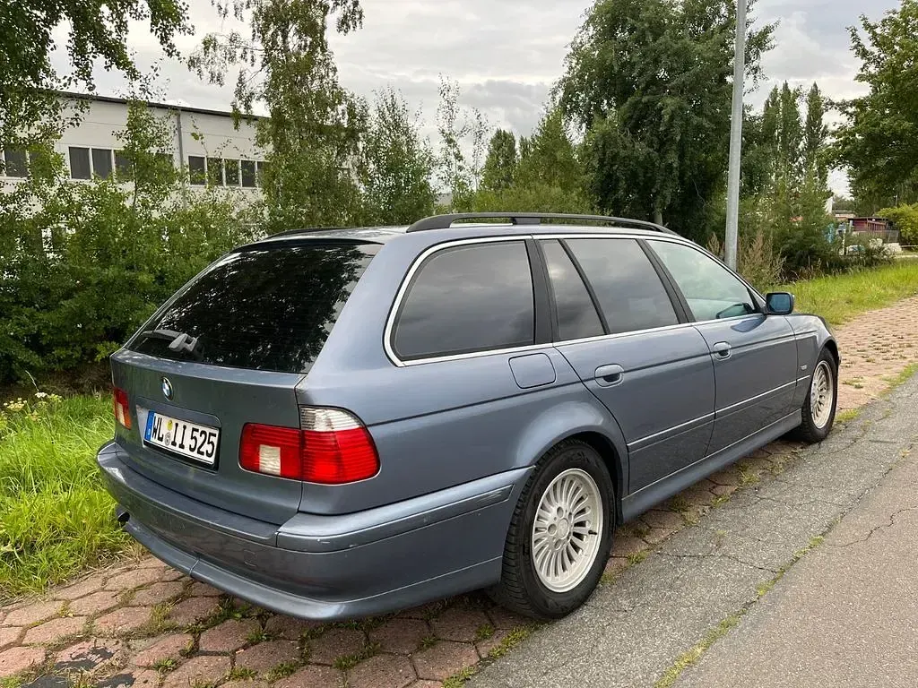 Gebraucht BMW 525 163 PS (119 kW) 2002 Blau Kombi