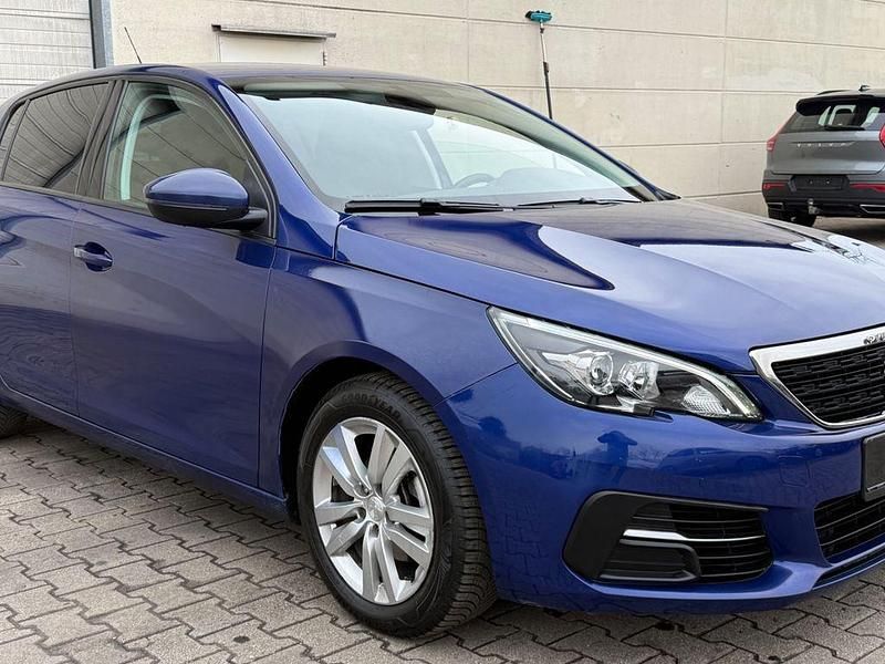 Gebraucht Peugeot 308 Active 131 PS (96 kW) 2018 Blau Limousine