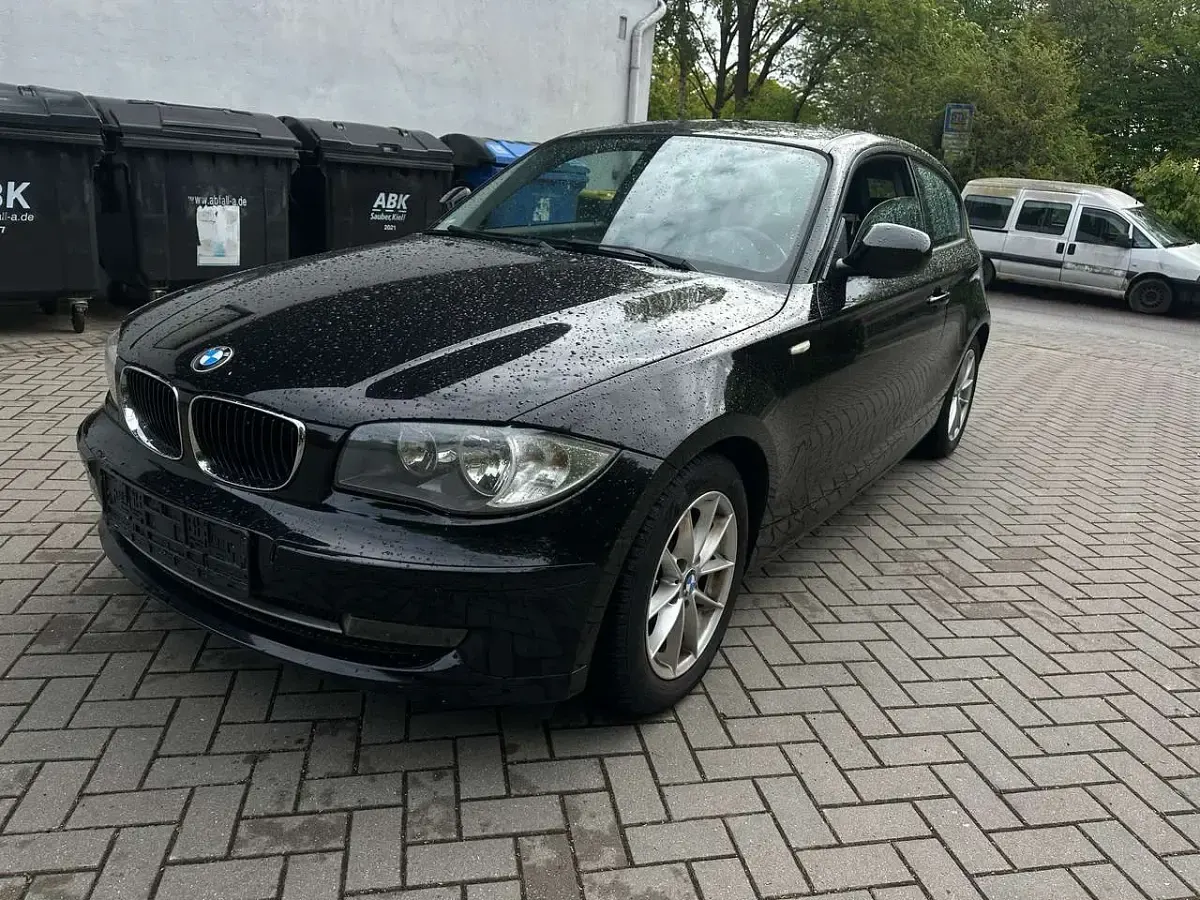 Gebraucht BMW 116 122 PS (89 kW) 2010 Schwarz ii Kleinwagen