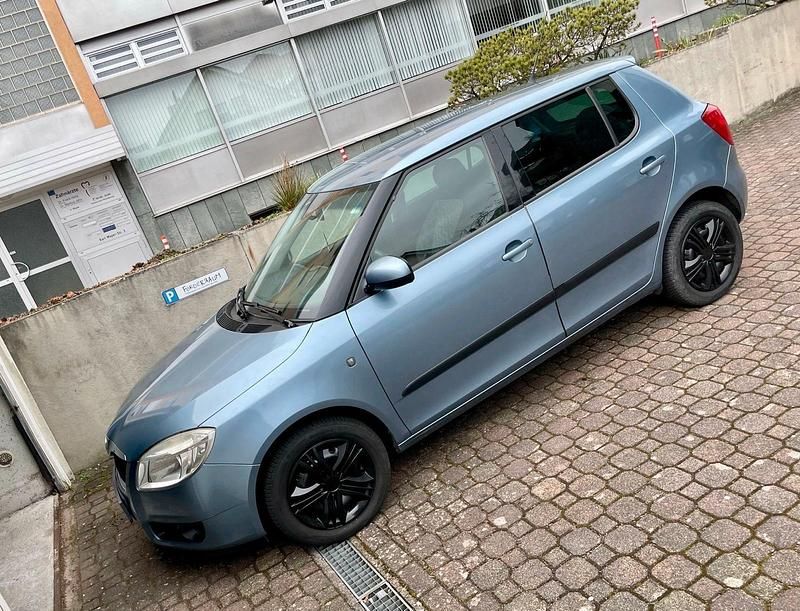 Blau Gebraucht 2009 Skoda Fabia Ambiente Kleinwagen | 2.550 € (Etwas zu teuer) - Bild 1/4