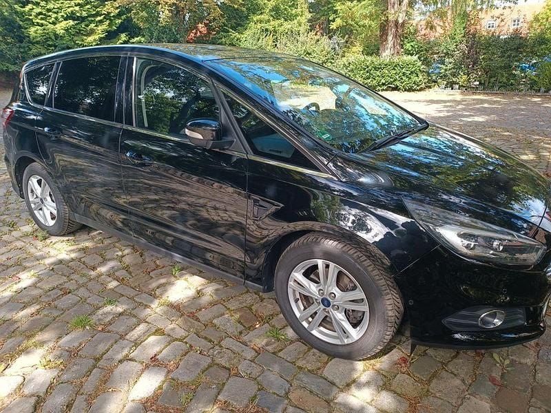 Schwarz Gebraucht 2016 Ford S-MAX Titanium Van / Kleinbus | 13.600 € (Fairer Preis) - Bild 1/4
