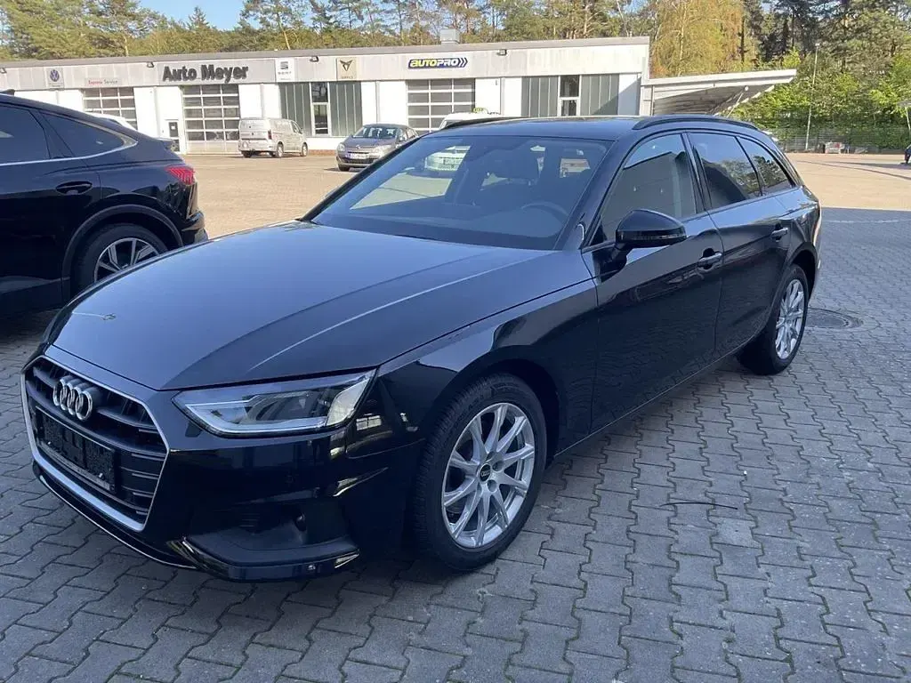 Używany Audi A4 Basis 150 KM (110 kW) 2022 Czarny Kombi