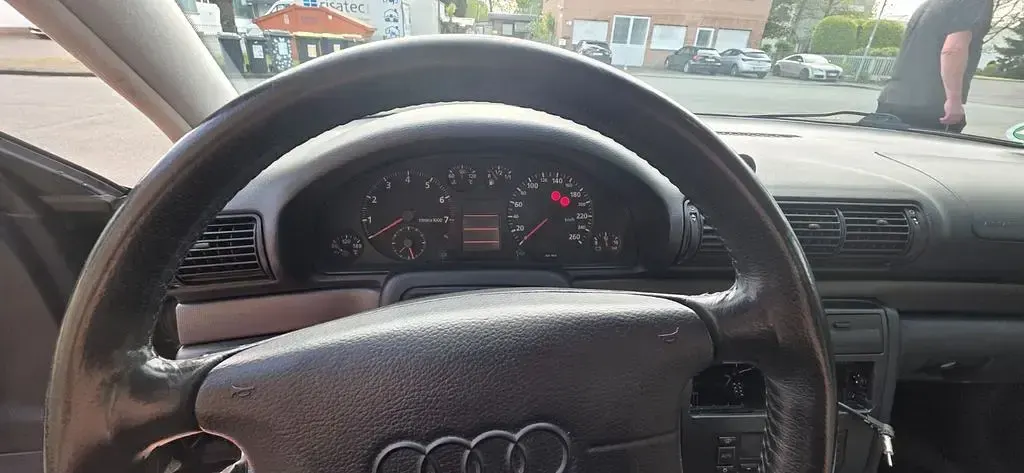Używany Audi A4 Performance 150 KM (110 kW) 1995 Niebieski Sedan/Limuzyna