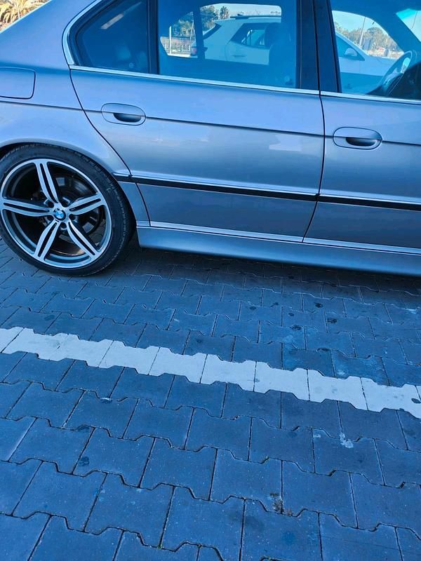 Gebraucht BMW 750 326 PS (239 kW) 1999 Silber Limousine