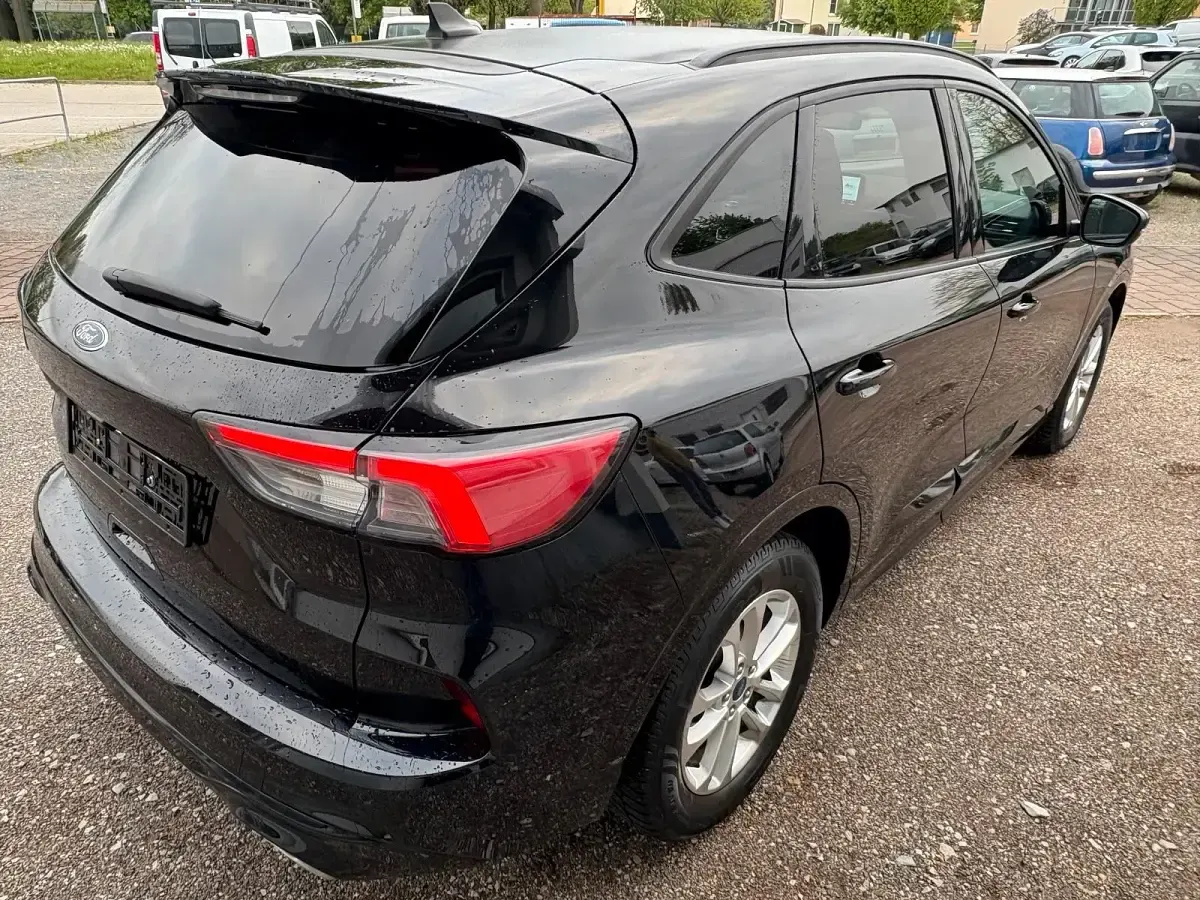 Usado Ford Kuga ST-Line 150 HP (110 kW) 2020 Preto SUV