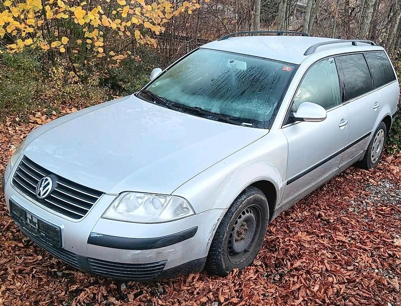 Silber Gebraucht 2005 VW Passat Kombi | 1.100 € (Guter Preis) - Bild 1/4