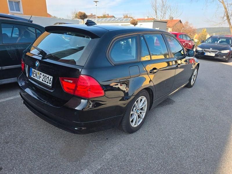 Gebraucht BMW 320 Lifestyle 184 PS (135 kW) 2012 Schwarz Kombi