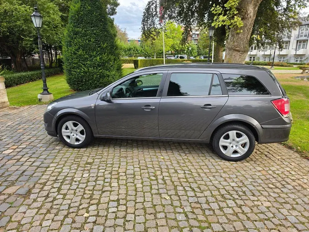 Gebraucht Opel Astra Sport 116 PS (85 kW) 2010 Grau Kombi