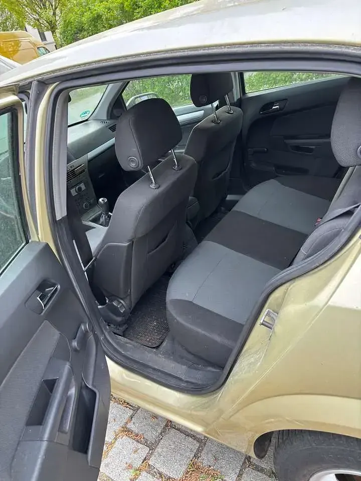 Gebraucht Opel Astra 105 PS (77 kW) 2004 Gold Limousine