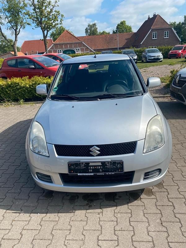 Silber Gebraucht 2005 Suzuki Swift Kleinwagen | 1.990 € - Bild 1/4
