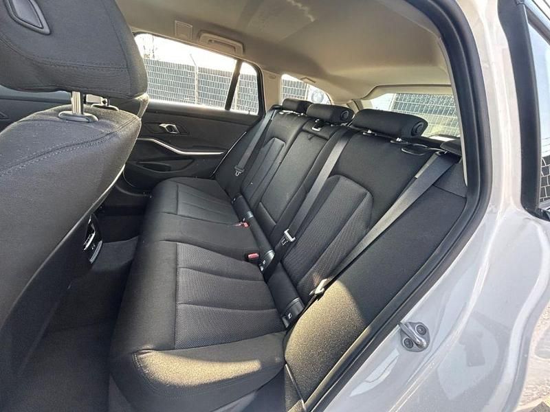 Gebraucht BMW 318 156 PS (114 kW) 2025 Weiß Kombi