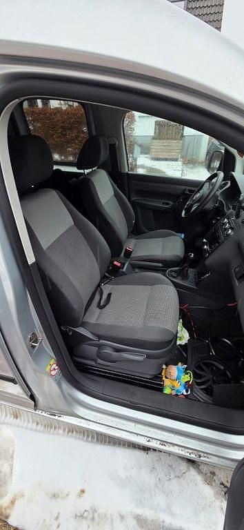 Gebraucht VW Caddy Maxi 102 PS (75 kW) 2010 Silber Van / Kleinbus