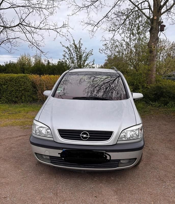 Gebraucht Opel Zafira 101 PS (74 kW) 2002 Silber Van / Kleinbus