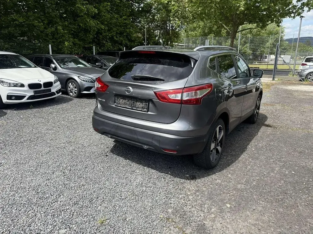 Gebraucht Nissan Qashqai 360º 116 PS (85 kW) 2016 Gun metallic (m) SUV
