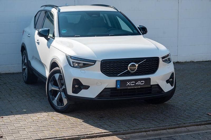 Gebraucht Volvo XC40 Plus 197 PS (144 kW) 2022 Weiß SUV