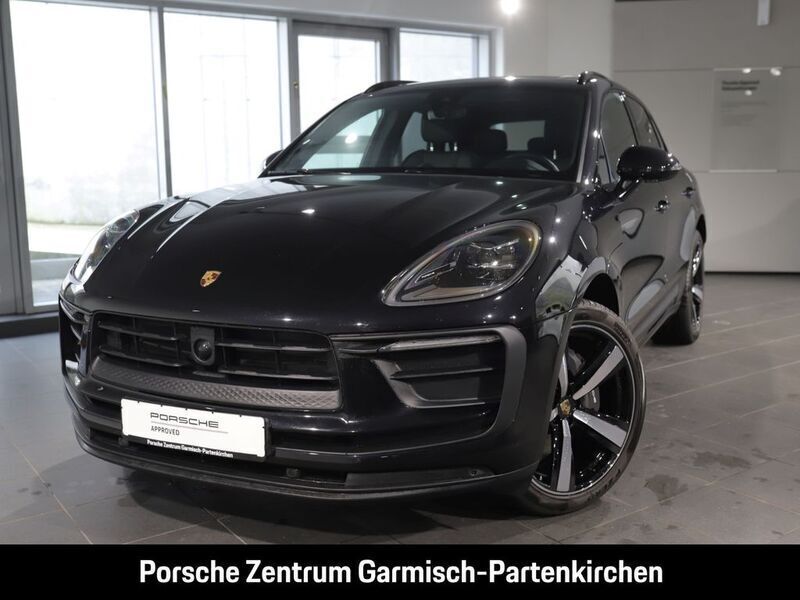Tiefschwarzmetallic Gebraucht 2024 Porsche Macan SUV | 82.690 € (Etwas zu teuer) - Bild 1/4