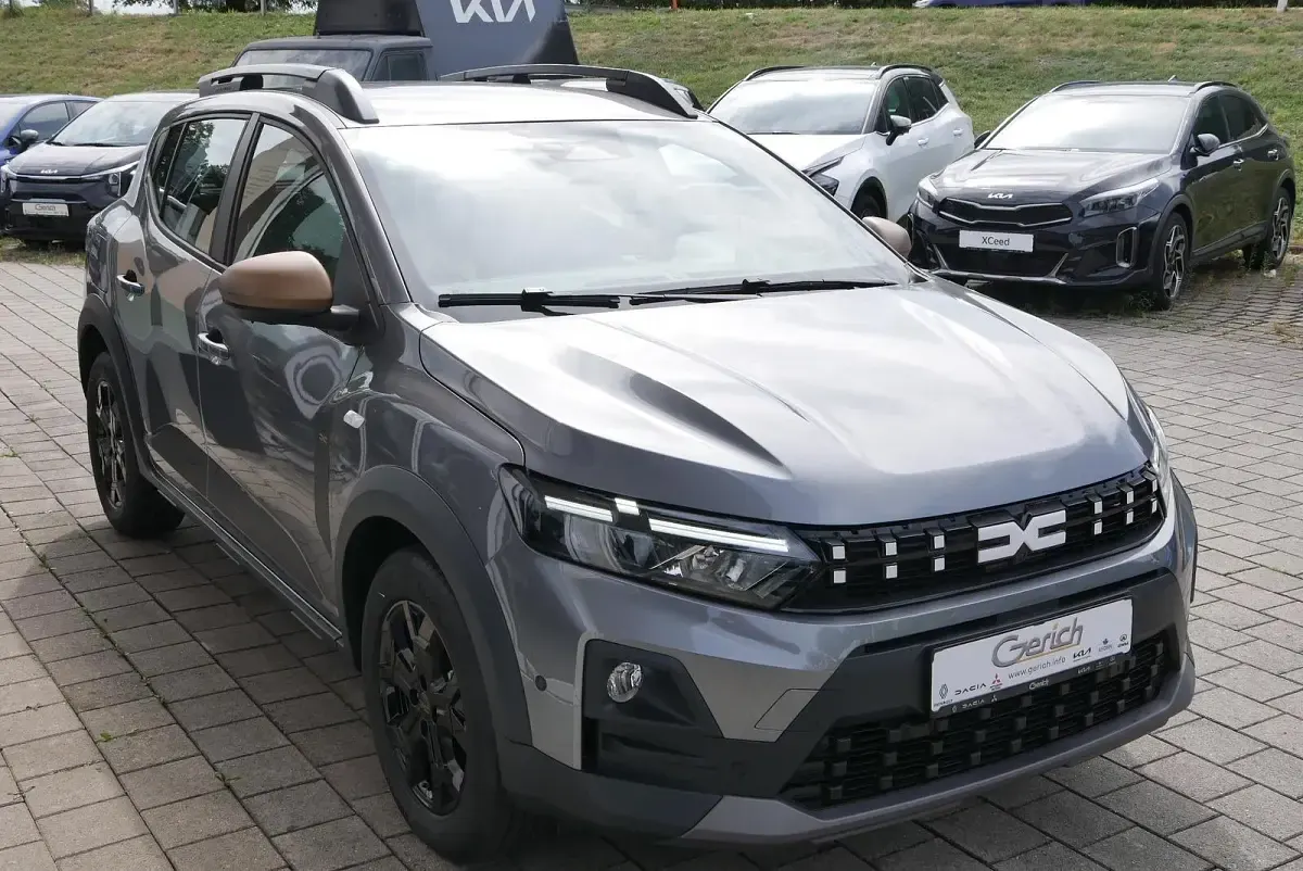 Neu Dacia Sandero Extreme 110 PS (80 kW) 2026 Metalliclackierung dolomitgr Limousine