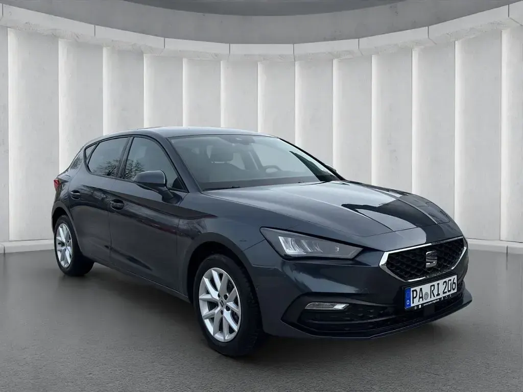 Usata Seat Leon 150 CV (110 kW) 2026 Grigio Berlina