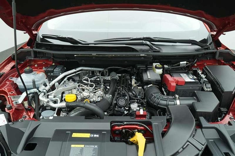 Gebraucht Nissan Qashqai N-Connecta 140 PS (102 kW) 2025 Fuji sunset red blac SUV