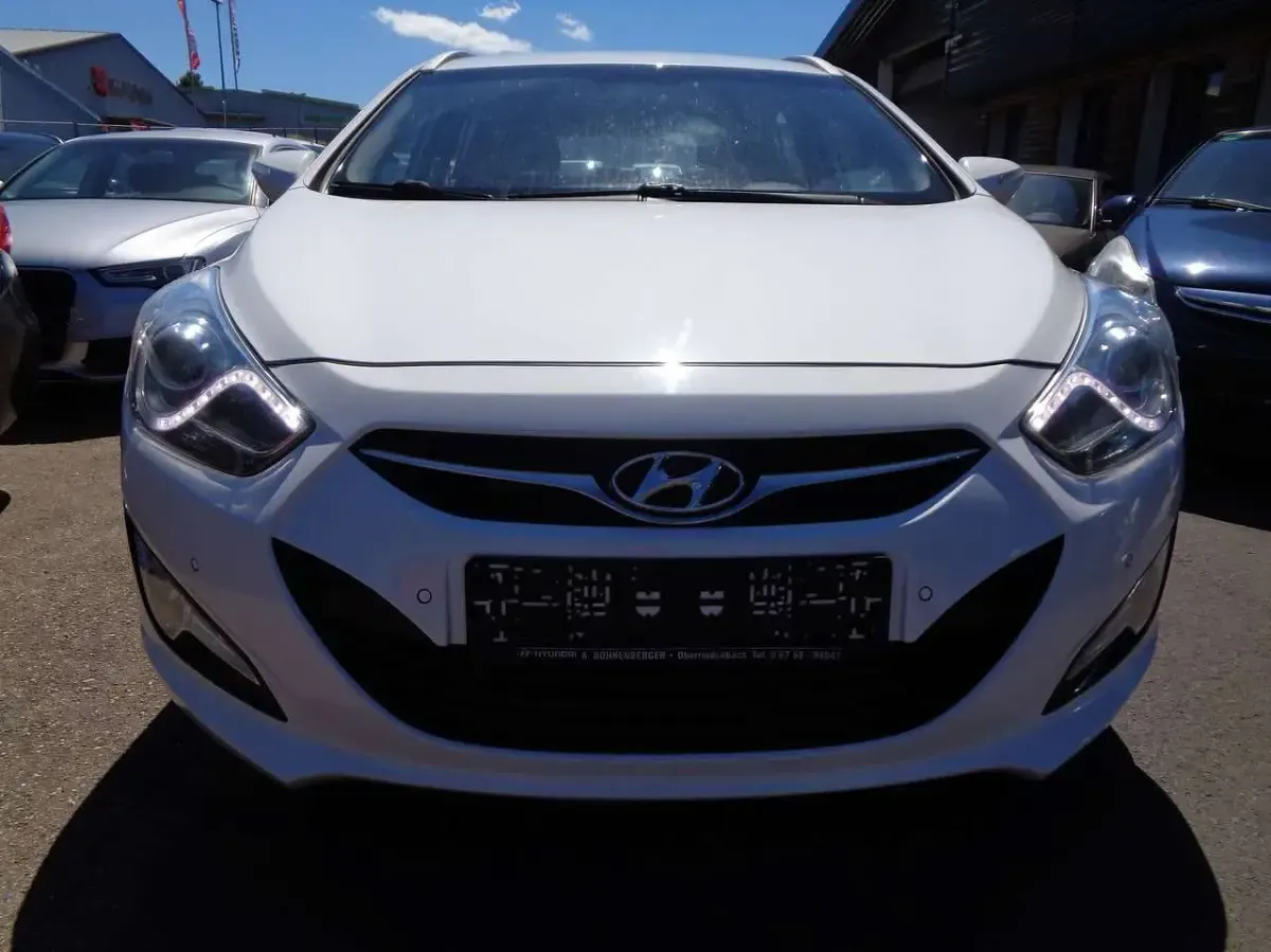 Gebraucht Hyundai i40 Style 136 PS (100 kW) 2013 Creamy white Kombi