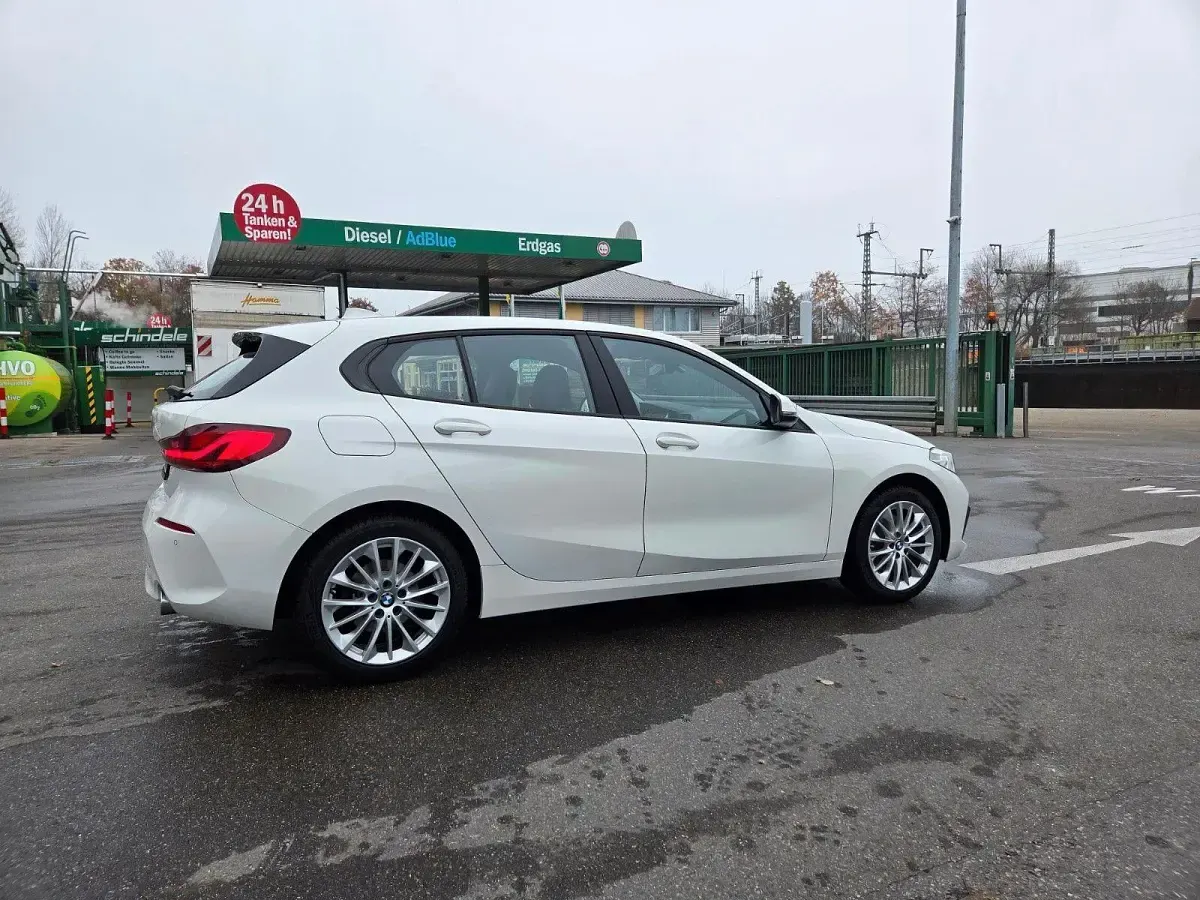 Gebraucht BMW 118 Sport Line 150 PS (110 kW) 2021 Weiß Kleinwagen