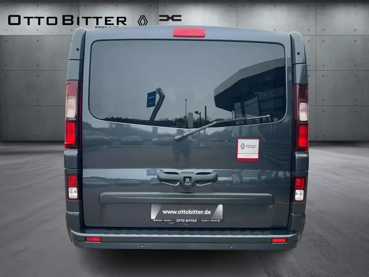 Neu Renault Trafic 150 PS (110 kW) 2026 Kometengrau Van / Kleinbus