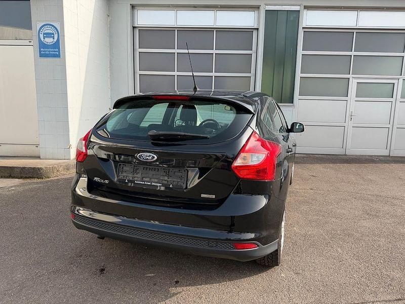 Gebraucht Ford Focus Trend 101 PS (74 kW) 2013 Schwarz Limousine