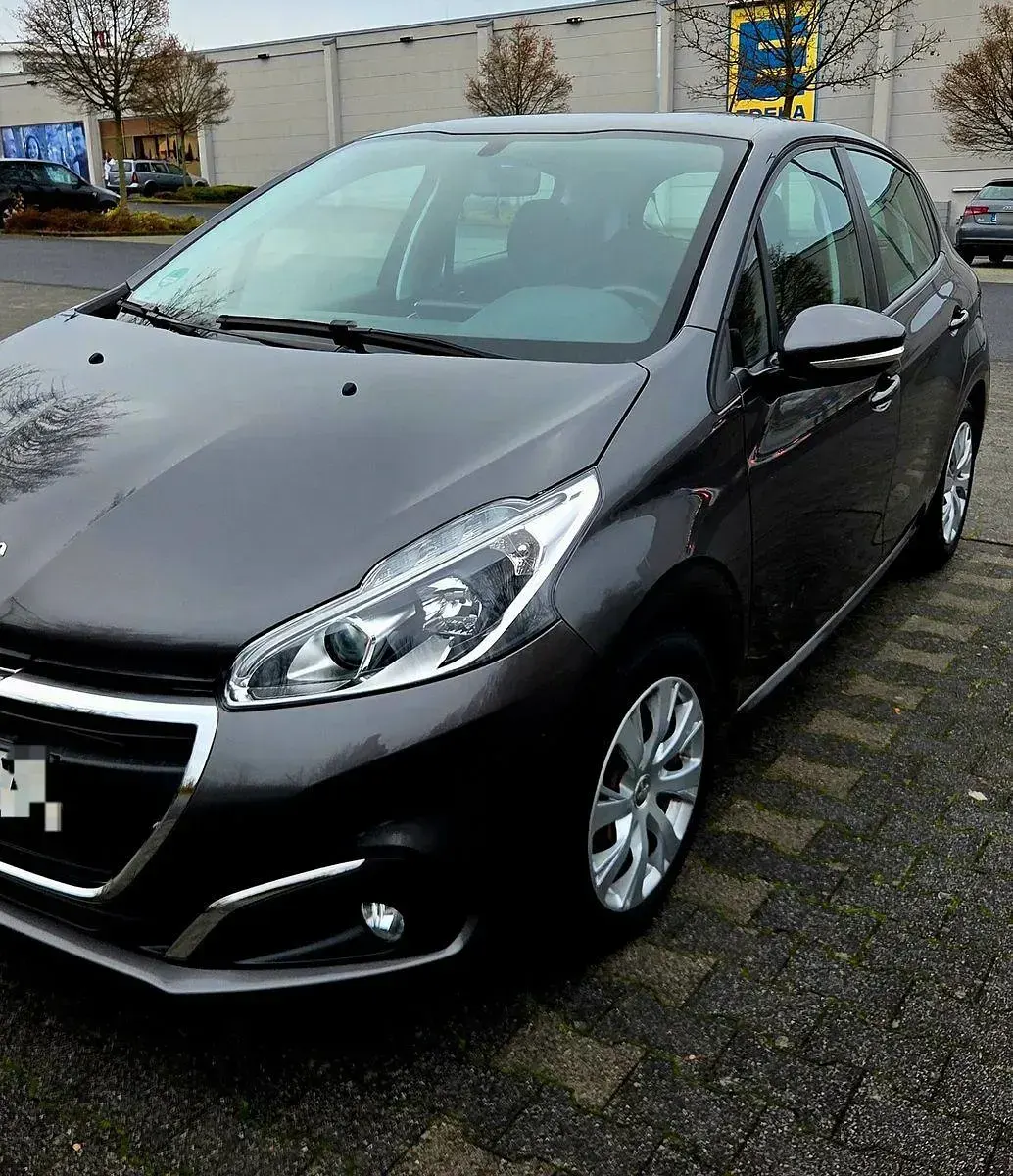 Gebraucht Peugeot 208 Signature Sky 83 PS (61 kW) 2019 Grau Kleinwagen