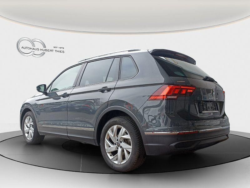 Gebraucht VW Tiguan Active 150 PS (110 kW) 2022 Delfingrau metallic SUV