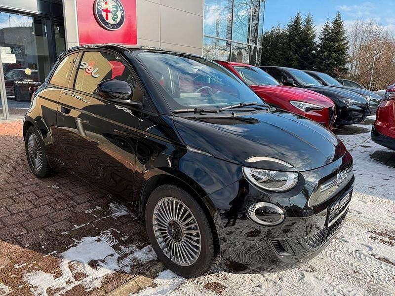 Gebraucht Fiat 500e 69 kW (95 PS) 2023 Schwarz