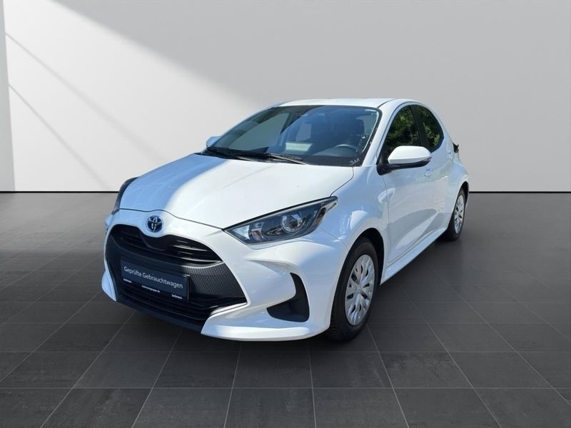 Weiss Gebraucht 2022 Toyota Yaris Hybrid Comfort Kleinwagen | 18.990 € (Fairer Preis) - Bild 1/4