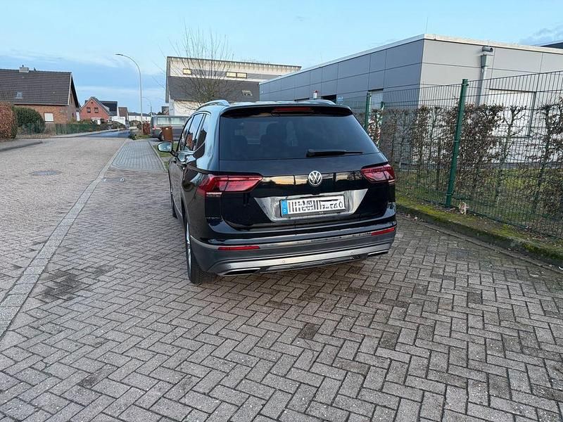 Gebraucht VW Tiguan Allspace 179 PS (131 kW) 2018 Schwarz SUV